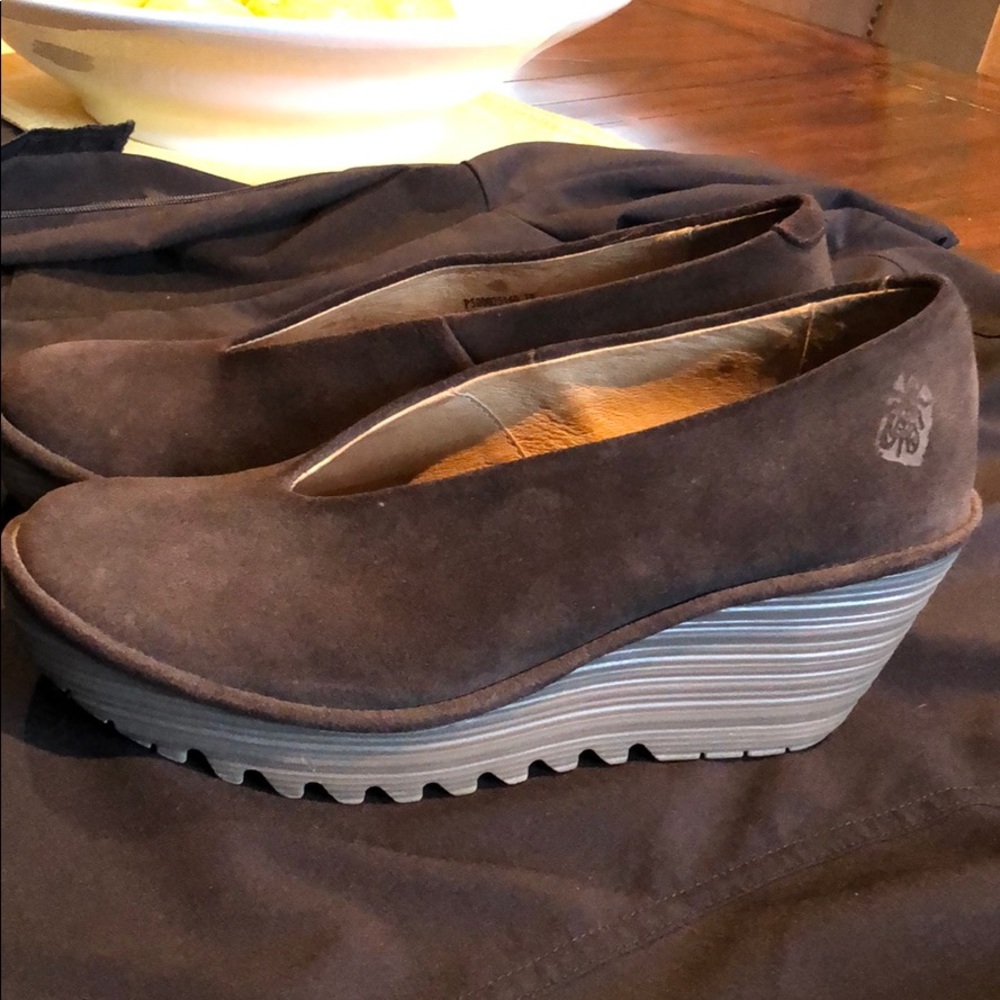 FLY LONDON Slip-on shoes!